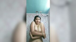 Beautiful Indian girl masturbates while standing
 Indian Video