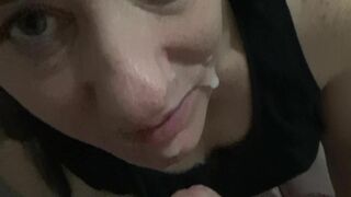 Mature woman takes the cum on her face with a cute smile