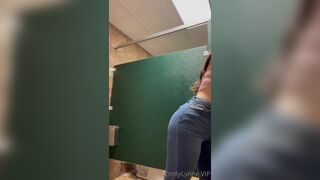 Theemilylynne Public Toilet Thong Booty Shake Onlyfans Leaked Video