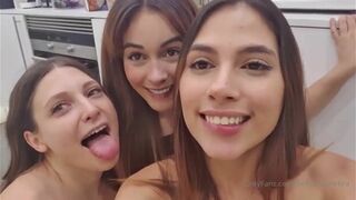 Bellucciginebra Thresome Lesbian Evening With Her Classmates Showing Boobs And Pussy Onlyfans Leaked Video