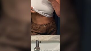PaigeVanZant Showing Her Tit In Cam Onlyfans Leaked Video