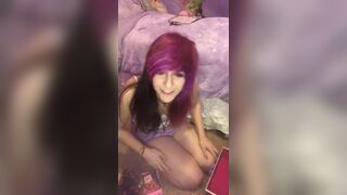 Colored Hair Girl Reveal Her Pussy In Her Stream