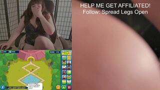 Chubby Girl Tease Her Pussy While Gaming