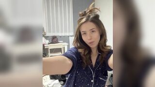 Pokimane Big Booty In Tight Jeans Live Twitch Stream Leaked Video
