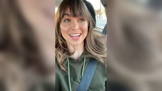 rileyreid Show Her Pussy And Tits In a Car