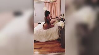 rileyreid Tries Black Lingerie And Show Her Slim Ass Onlyfans Leaked Video