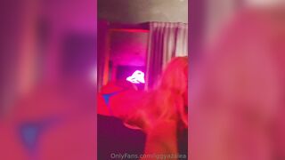 iggyazalea Horny Girl On Bed Onlyfans Leaked Video
