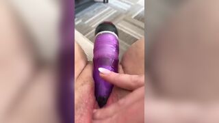 Chubby Women Put A Dildo Inside And Rubbing Her Pussy Video
