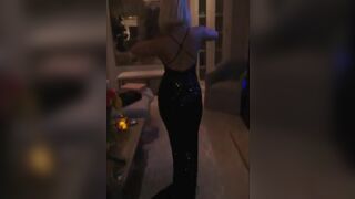 Gorgeous Big Booty Singer Shows Her Beautiful Body Striping And Workout Videos