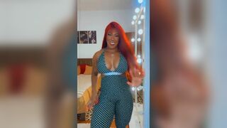 Jaqueline Silva Fit African Babe Ass And Tits Wiggle While Dances