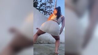 Nasty Slutty Brazilian Girl Twerking Her curved Ass Outdoor