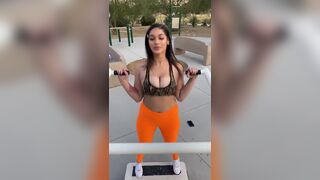 Pretty Ebony Shaked Her Big Tits While Work Out