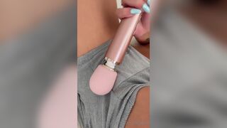 Skyelia Rubs Her Pussy WIth A Vibrator While Cloths On Onlyfans Leaked Video