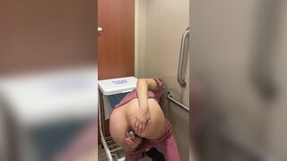 Lady Doctor Tease Her Booty Hole With a Butt Plug While Working Leaked Video