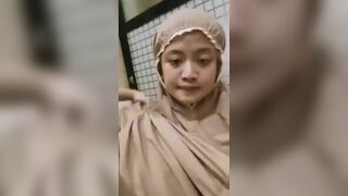 Hijab_tindik Asian Whore Undressing And Showing Her Pussy And Tits Video