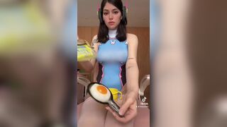 Frejayeahh Cute Tattooed Girl Making a Sweets On a tiktok Video