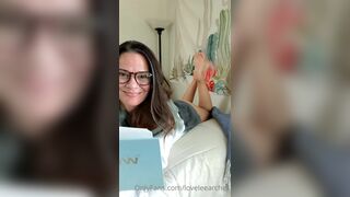 LoveleeArches Naughty Milf Reading A Book On Bed Shows Het Feet OnlyFans Video