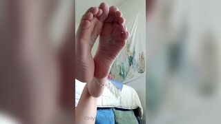 Loveleearches Pretty Milf Shows Her Pink Toes And Clean Feet OnlyFans Video