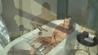 Tiffanyhoe Gorgeous Blondy Rubbing The Shower In Bathtub OnlyFans Video