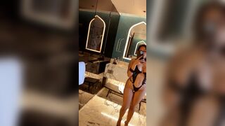 Hot Gf Taking Sexy Snaps Infront Of Mirror Video