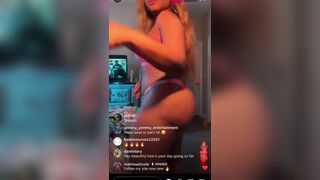 Red Head Ebony Jiggles Her Bouncy Booty in Live Video