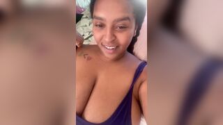 Ebony Milf Loves to Showing Off Her Huge Tities On Cam Video