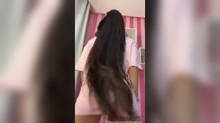 Julianabonde Dark Hair Chick Twerks Her Booty on Cam Video