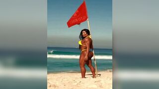 Eva_andressa Muscular Babe Got Tanned And Teasing On Beach Video