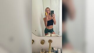 Pretty_potatoo Slim Baby Teasing Infront Of Mirror OnlyFans Video