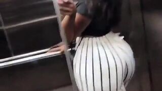 Sanchiworld Showing Her Big Ass To Her Fans In The Lift Video