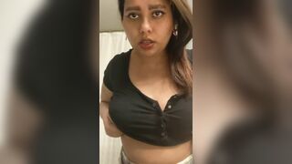 Indian Aunty Shows Her Tits Teasing Video