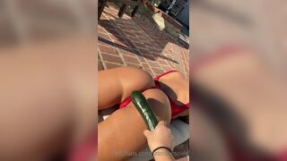 Jasminesoles BF Slap Her Booty Cheek With a Cucumber Onlyfans Video