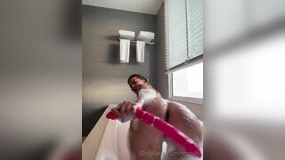 Siew Pui Yi Bath Pink Dildo Play OnlyFans Video