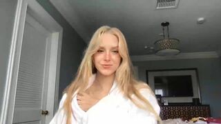 Caroline Zalog Sexy Try On Livestream Onlyfa Video Leaked