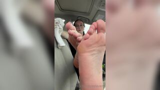 Sizeelevens Nerdy Gym Babe Want Someone To Suck the Sweat Of Her Feet Onlyfans Video
