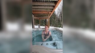 Isla Moon Busty Naked Slut With Big Boobs Masturbate and Had an Orgasm in a Hot Tub Outside Onlyfans Video