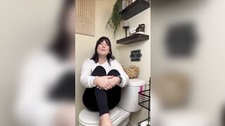 Cute Girl Teasing Her Clean Feet While Dirty Talking Foot Fetish Leaked Video