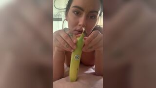 Suzyhanah Sucking A Banana And Fingering Hard Till Orgasm Onlyfans Video