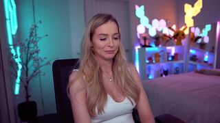 Bebahan AKA Hannah Naughty Girl Playing Freshwomen Sex Game Streaming Video