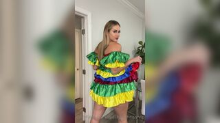Realitywithriss.vip Sexy Blonde In a Hot Dress Dancing  Off To the Cam Onlyfans Video