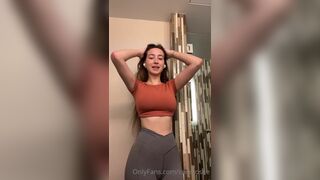 Cecerosee Pretty Baby Teasing While Wearing Tight Jeans OnlyFans Video