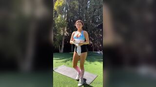 Taylorsdiary Sexy Girl Gets Naked And Doing Yoga Outdoor OnlyFans Video