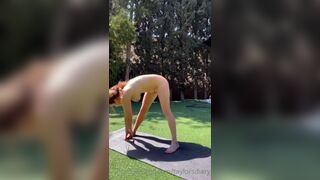 Taylorsdiary Sexy Girl Gets Naked And Doing Yoga Outdoor OnlyFans Video