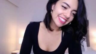 Short hair Beauty Rubbing Her Pussy and Vibrating While Laying on Bed Live Video