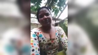 Hot Boobswali Bhabhi puts her finger in her pussy and draws water
 Indian Video