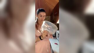 Gorgeous amazing side boob while cooking