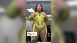 Lizzo Naughty Ebony Showing Her Massive Ass While Try on Lingerie Tiktok Video