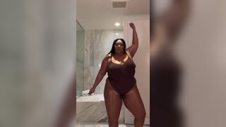 Lizzo Ebony BBW Hot Tiktok Dance in Swinsuit Video