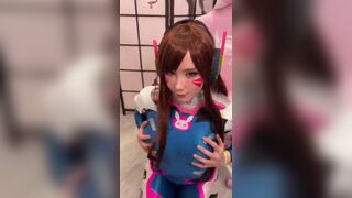 Amateur D.Va Cosplayer with Large Breasts Gives Intense Oral Pleasure