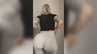 Jenbretty Sexy Babe Twerking Her Massive Ass While Wearing Tights Video